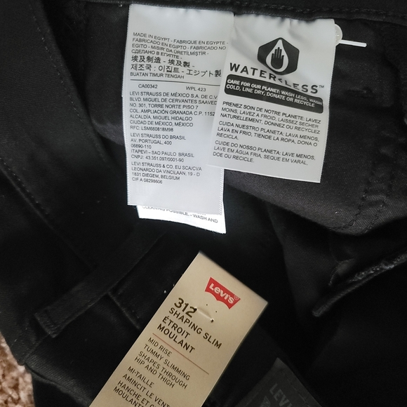 Levi's Shaping Slim Black Mid-Rise Skinny Jeans Sleek Fit | Size 25 X 30 - Picture 7 of 7